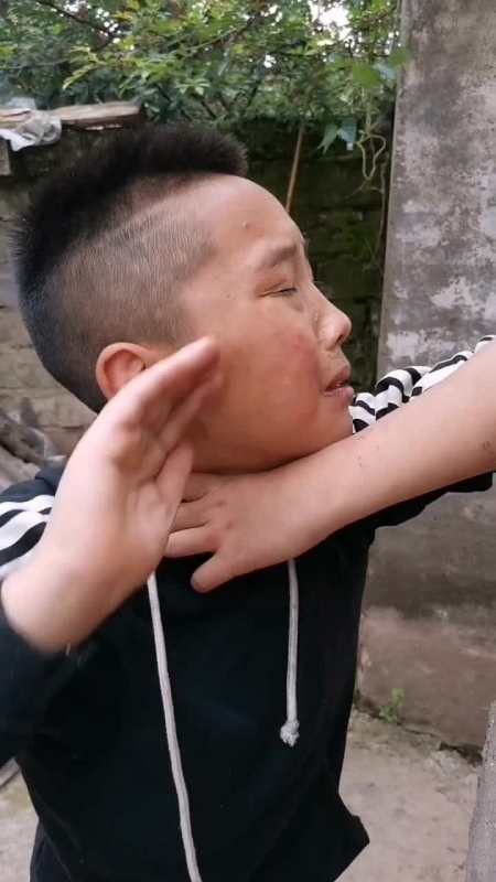 记录美好生活#小朋友被欺负,哭的稀里哗啦,最后结局竟然是这样