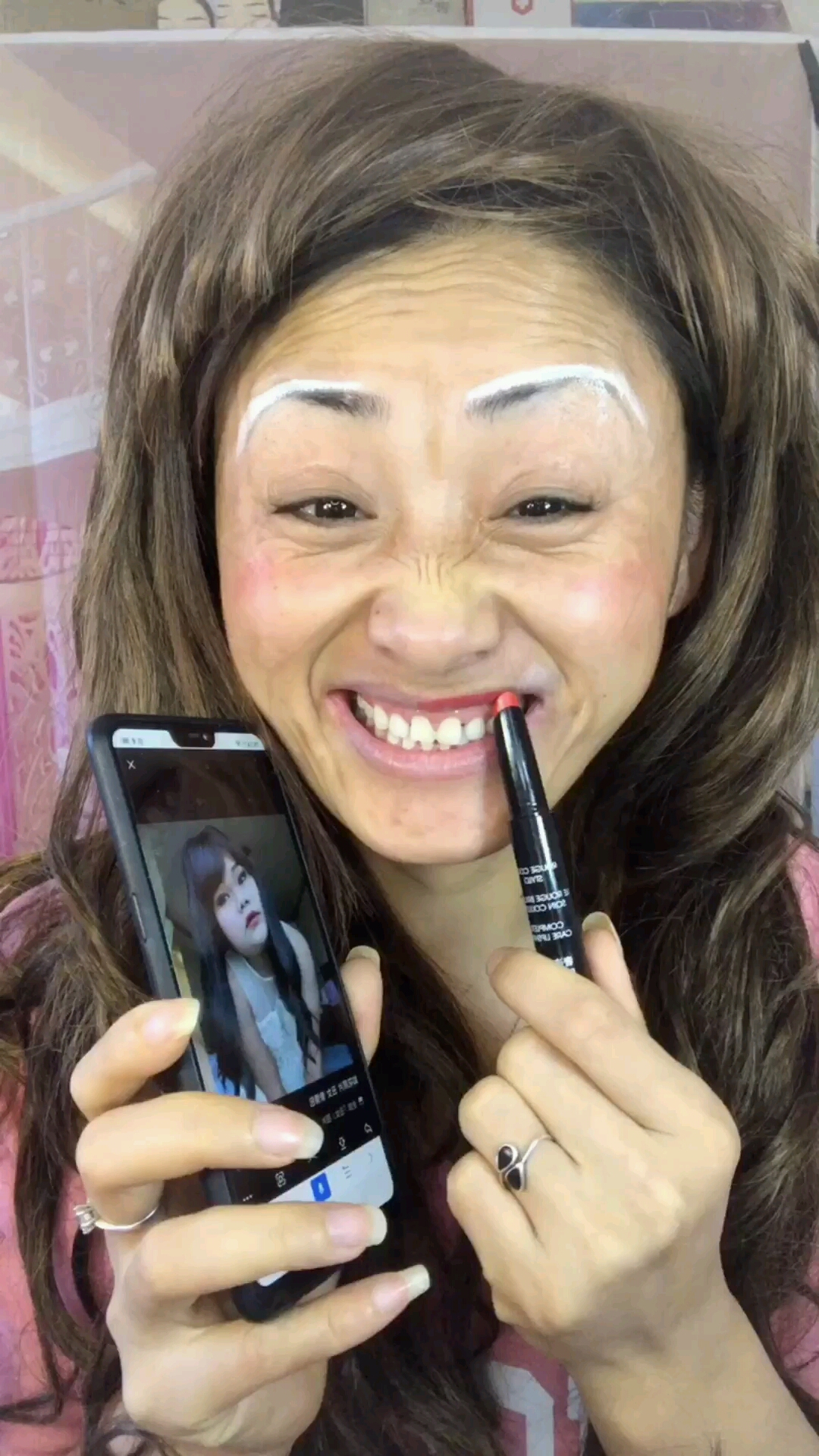 长这么丑太难看赶紧换个妆去吧胆子心脏病的人不要紧