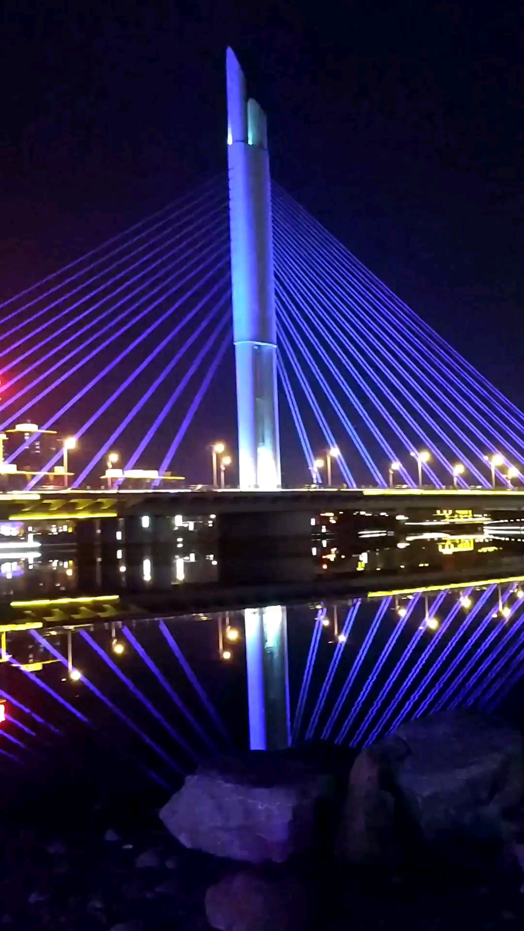 斜拉大桥夜间美景
