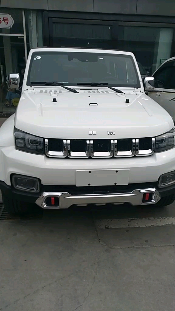 白色bj40plus就是帅气,国产熊起