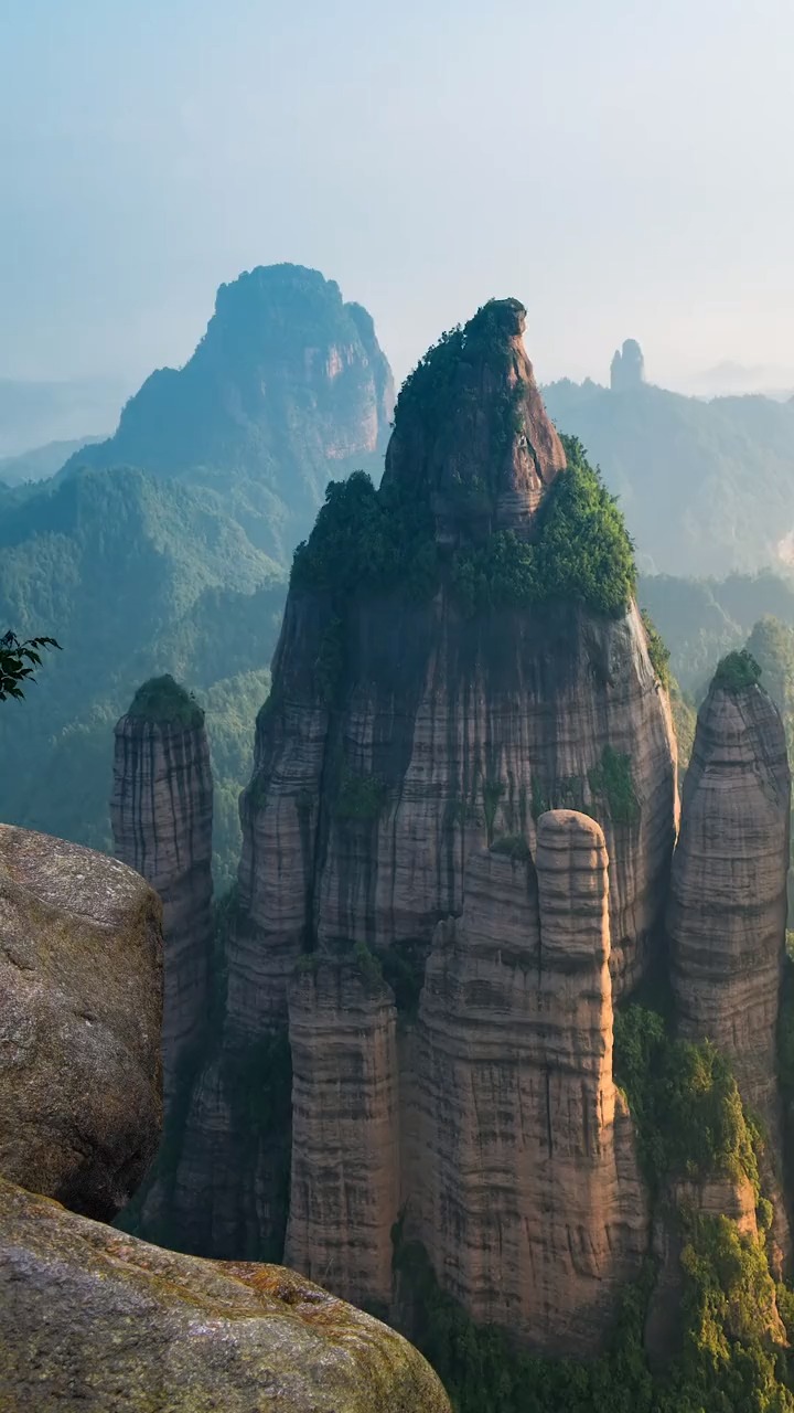 保持热爱,奔赴山海,山水万程,皆要好运