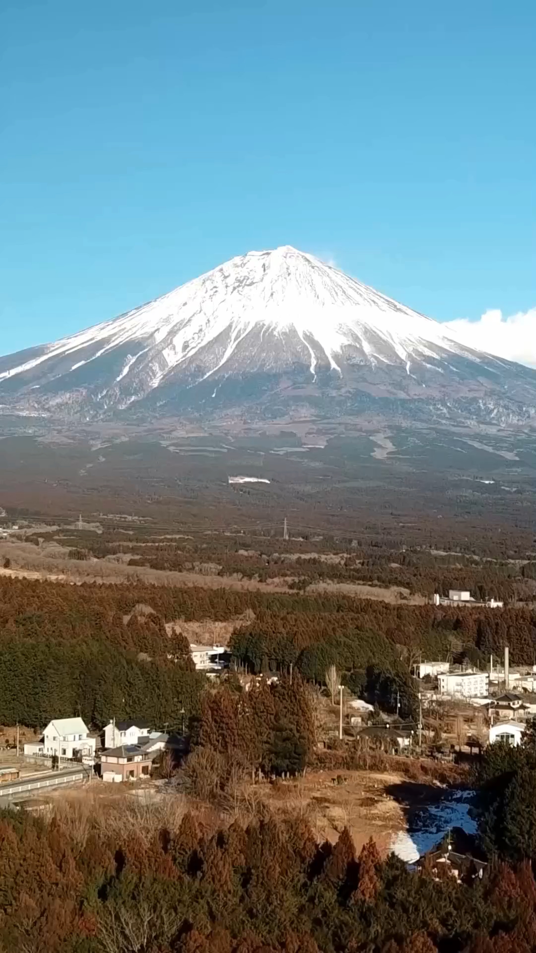 就在富士山脚下的瀑布