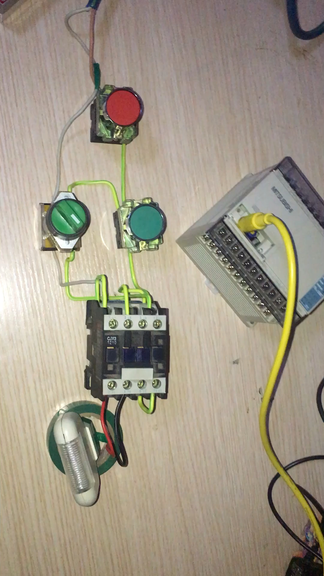 点动与自锁控制电路  控制电路从点动开始