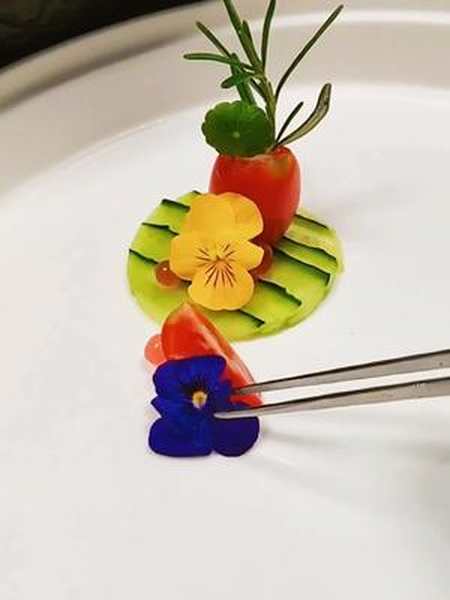 来一个简单的盘头做法简单效果好盘饰厨师