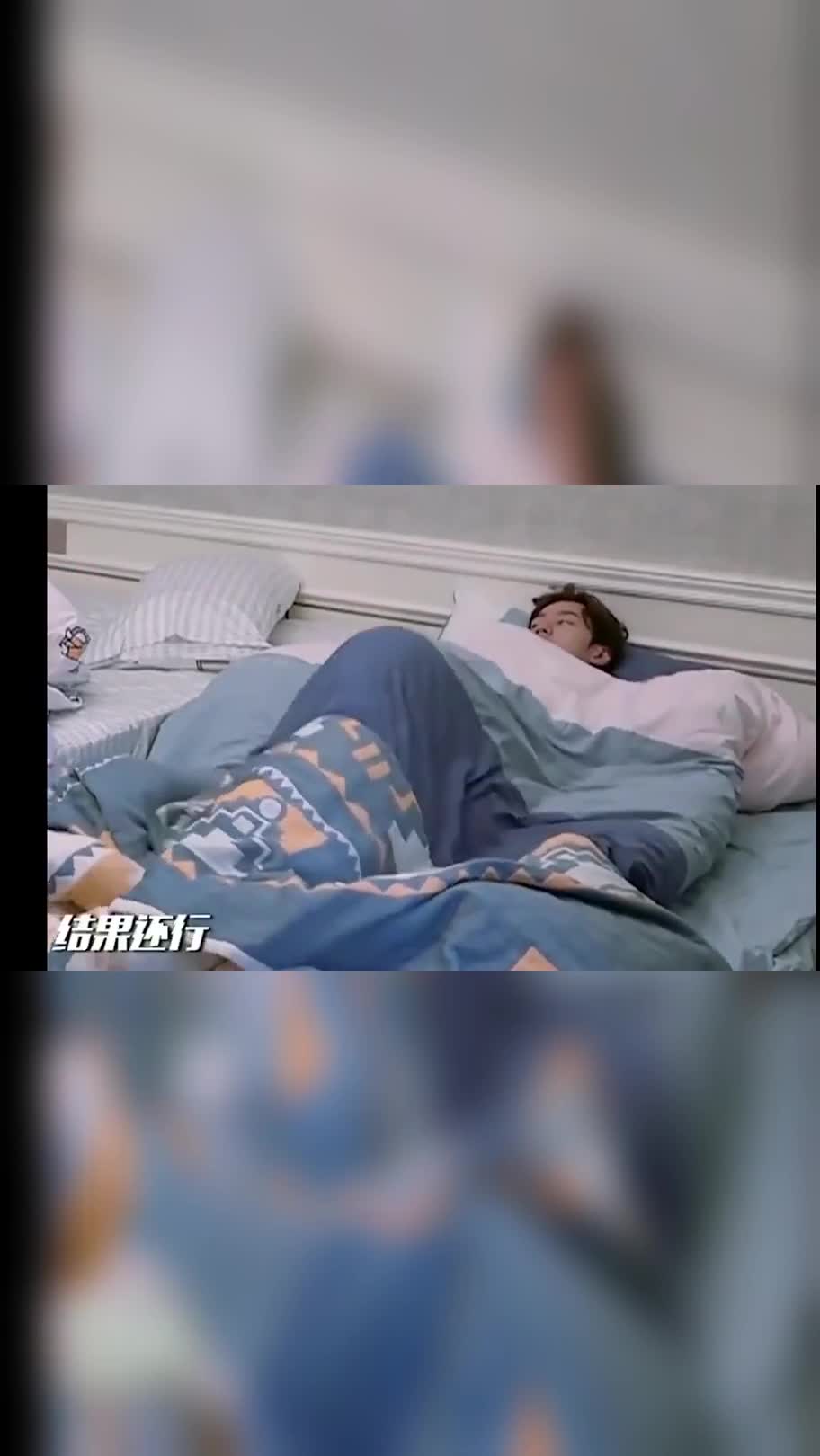 王一博这起床气简直太爱了!奶里奶气的噘嘴眯眼睛,素颜的耶啵我可以!