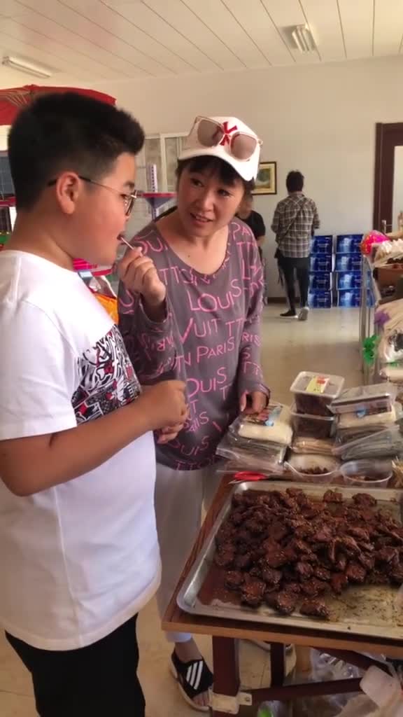 乡村爱情13拍摄现场谢飞机品尝王小蒙豆干妈妈的味道谢飞机乡村爱情13