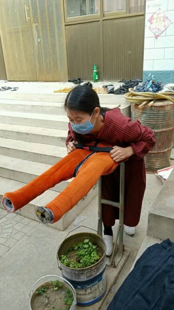 美女翻裤子快吗