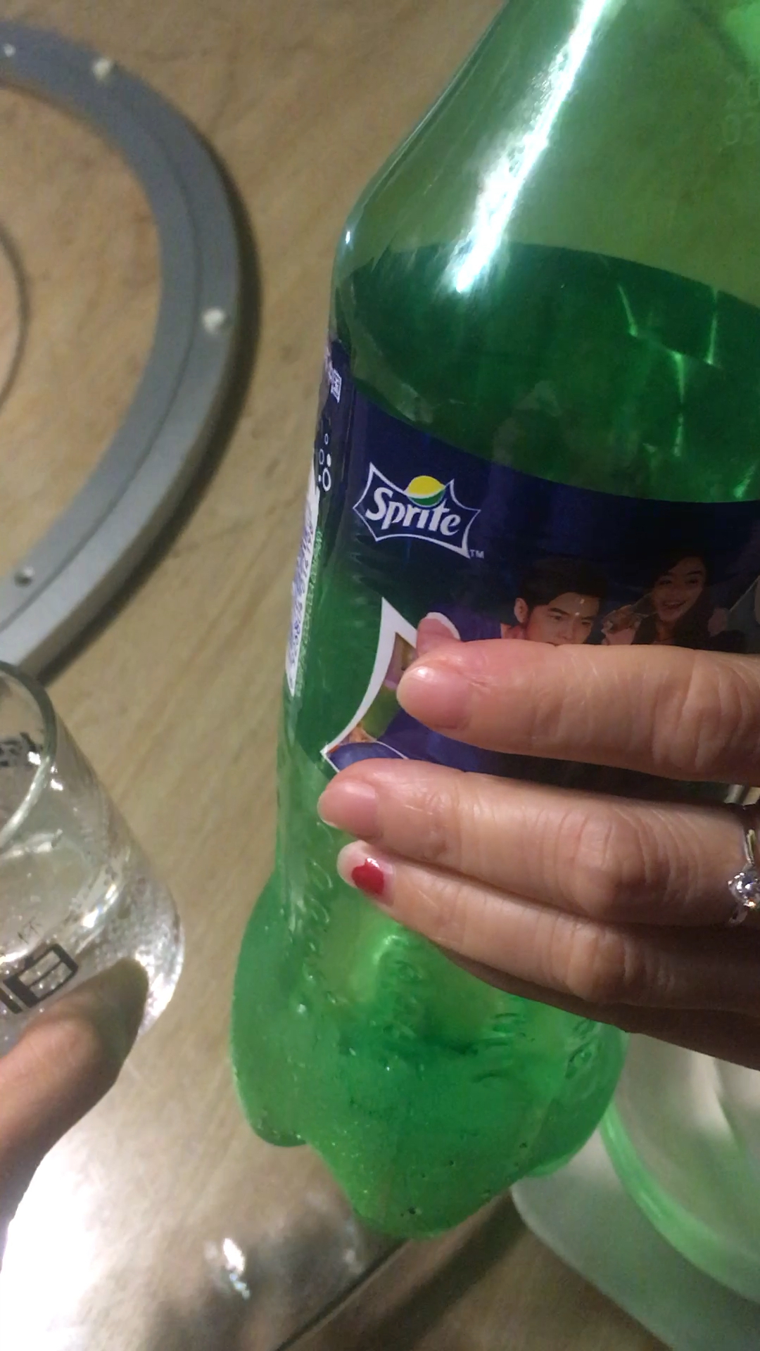 江小白陪雪碧喝!