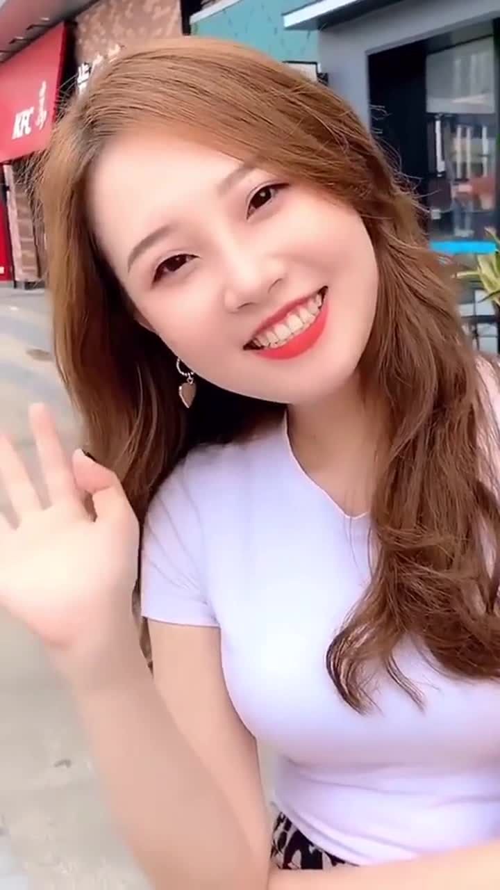微胖的女生旺夫街拍美女