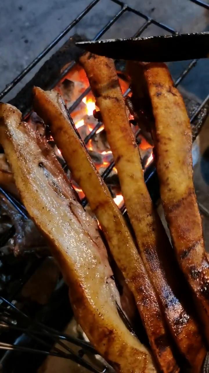 舌尖上的美食 #大凉山甘洛烤乳猪肉和烤包浆豆腐