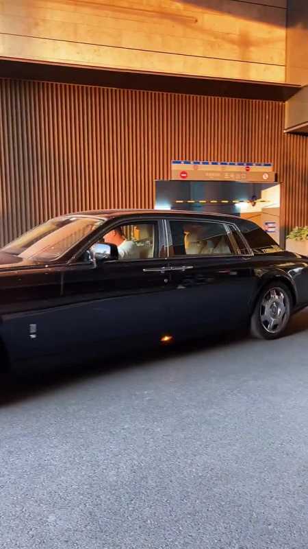 澳门富豪的经典劳斯莱斯幻影,转弯的那一刻太霸气了,所有大老板的终极