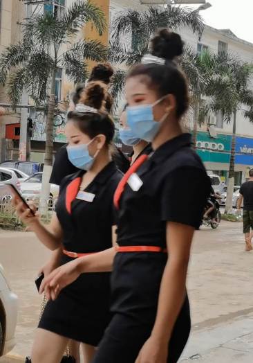 缅甸果敢老街#老街腾龙公司荷官小姐姐们下班了3232149753qq