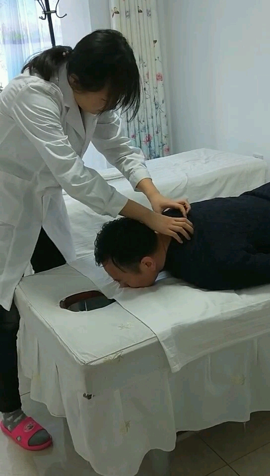 全民独门绝技咖#美女正骨师