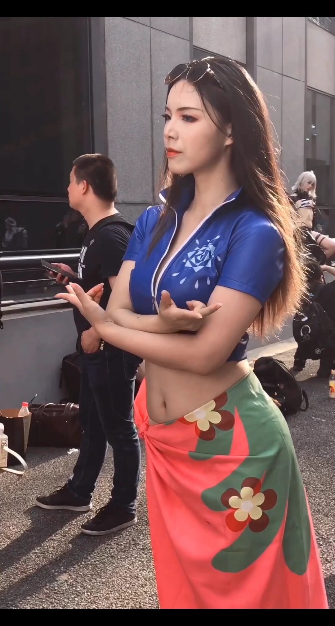 我要上热门#海贼王人物:妮可罗宾cos第二段,小姐姐太美了