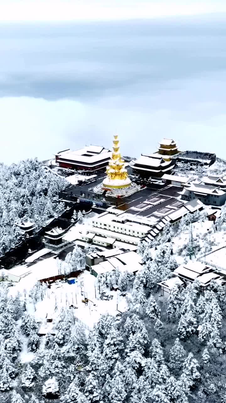 四川峨眉山:中国"四大佛教名山"之一,世界文化与自然双重遗产