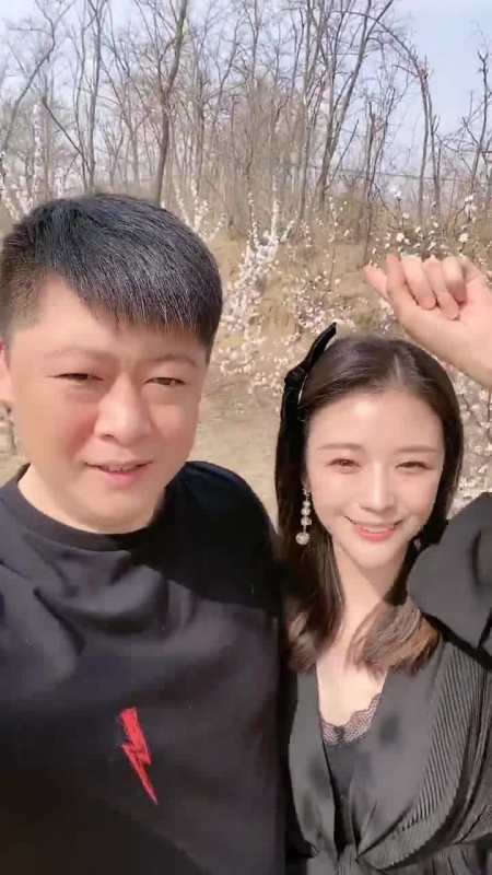 谢永强带媳妇回农村老家,山上的杏花开了,太美了!