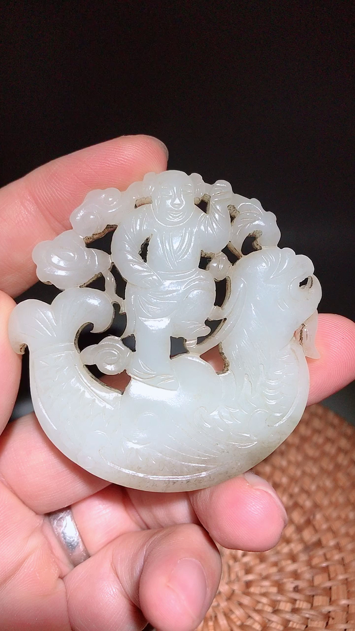明清老玉#精品明清和田白玉鱼化龙童子玉佩-度小视