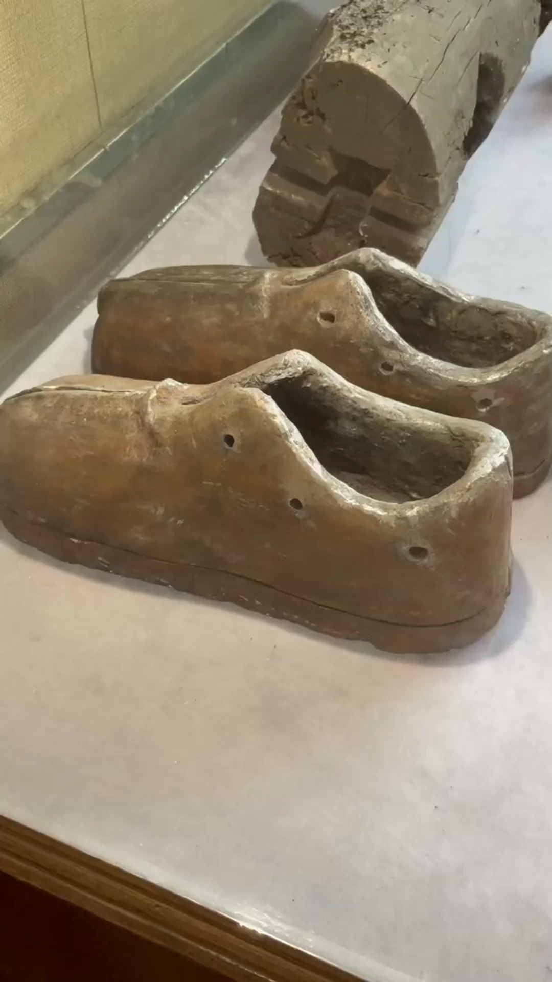 古代十大酷刑#古代十大酷刑铁鞋,把铁鞋烧制100度,给罪大恶极的人贩