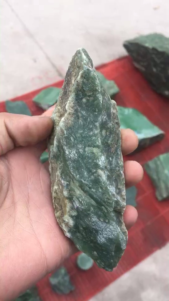 0.35粉青碧玉原石