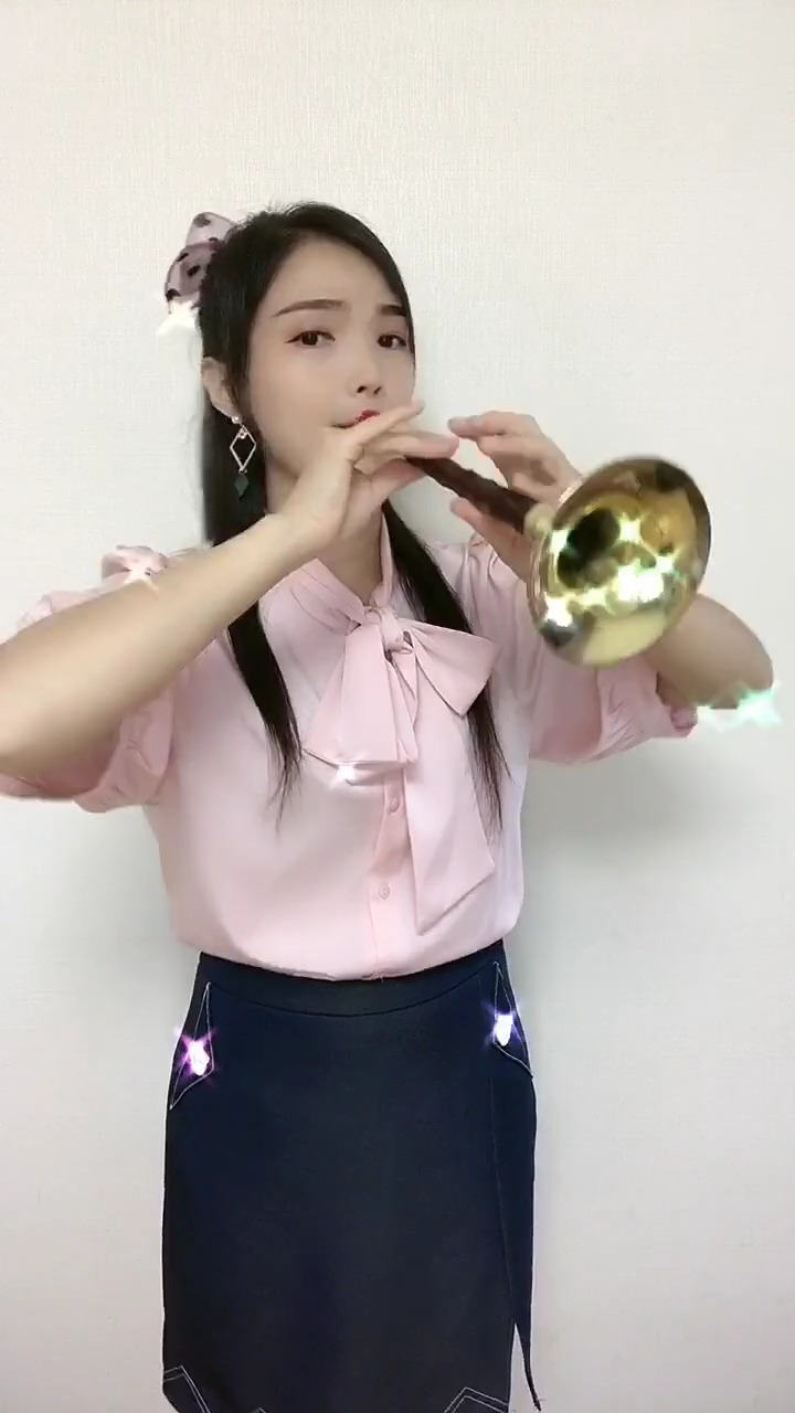 迷惑行为大赏#美女唢呐吹奏《西口情》,不仅人长得漂亮,且技艺精湛