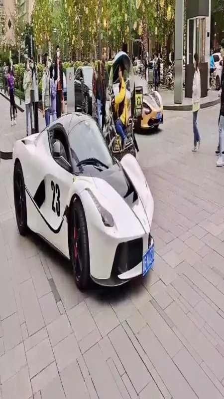 玩车大佬肖楠开三千万神车拉法带好兄弟开劳斯莱斯bb版耀影打卡网红坡