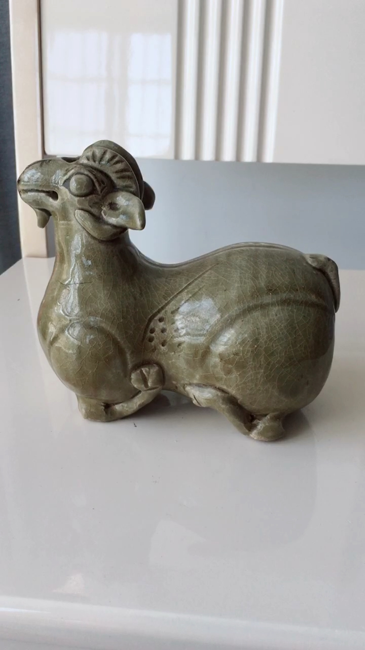 南北朝时期越窑青瓷羊尊完整