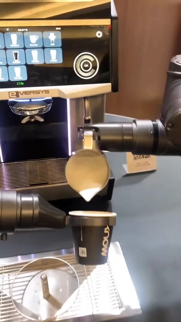 咖啡行业的未来新星,无情的拉花机器,咖啡师以后要下岗了吗?