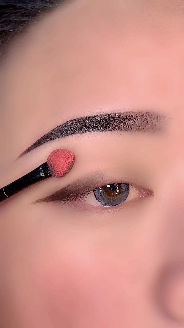 我要上热门#黑色眉笔眼影画出的眼妆