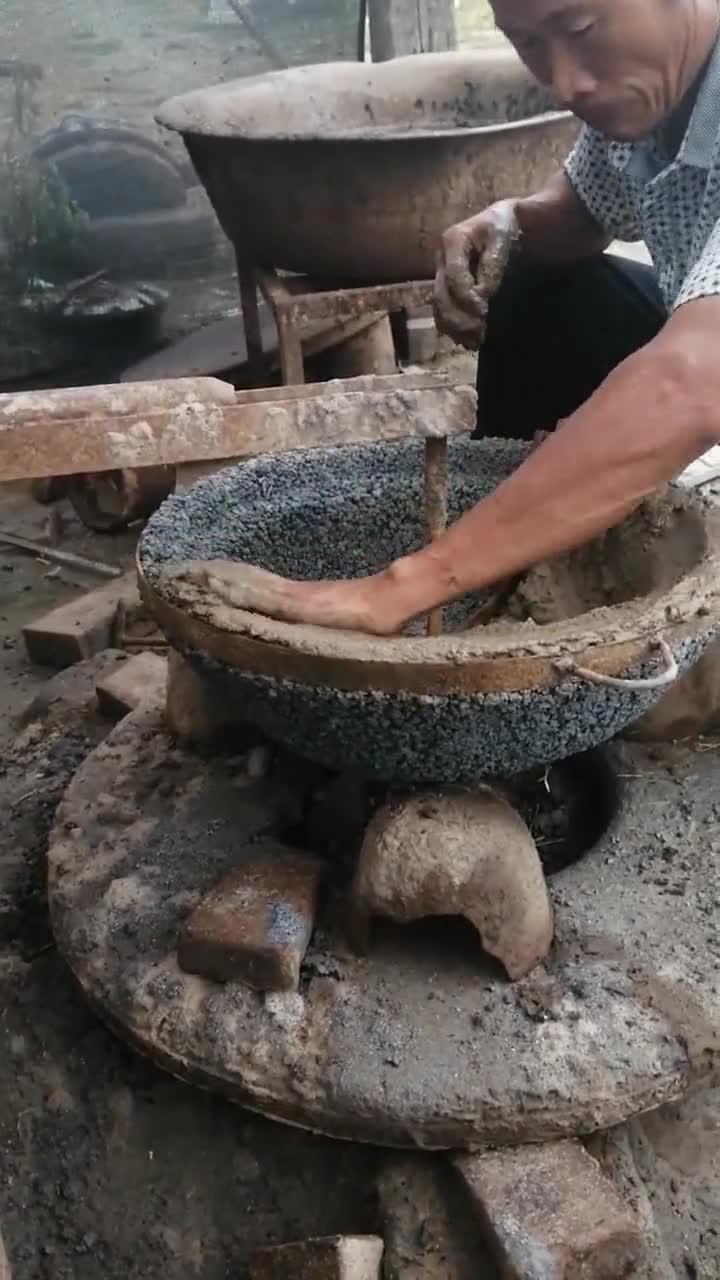 民间的手艺人自制洗手盆有价无市