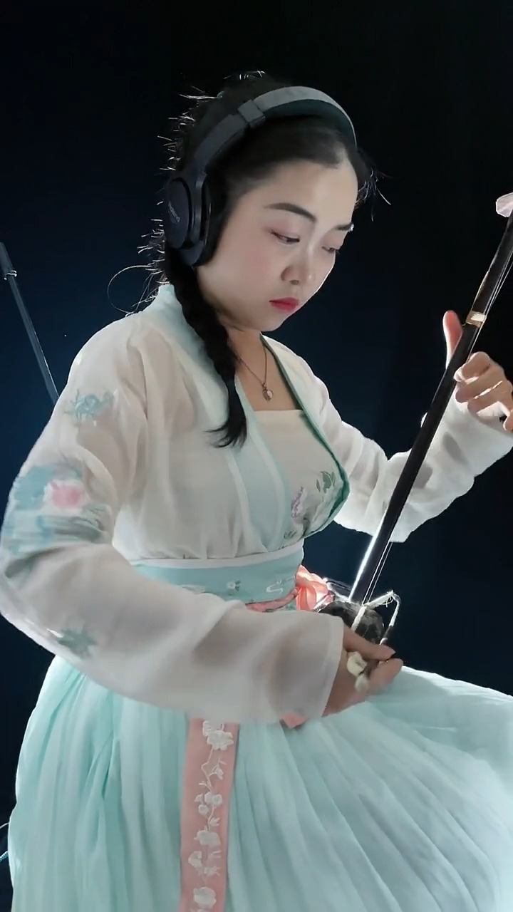 古典中国风国风古韵华夏汉服之美二胡演奏穿越时空的思念传承弘扬传统