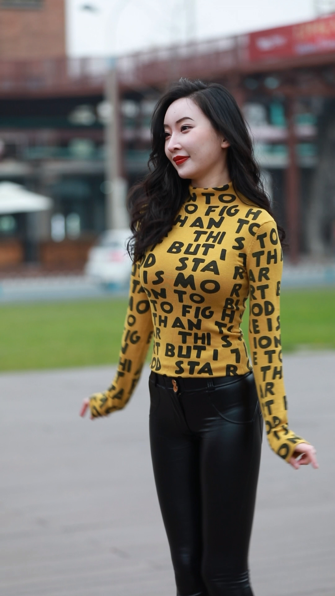 可爱皮裤小姐姐