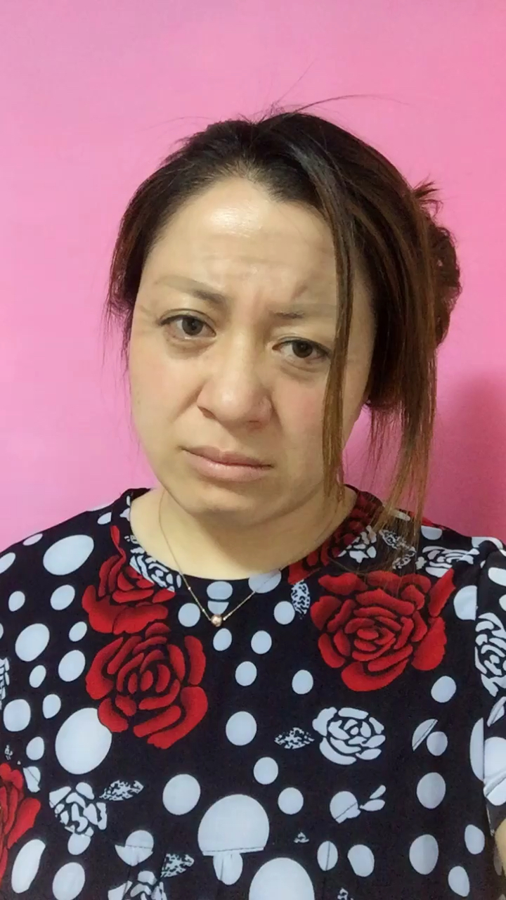 被抛弃的大妈,打扮起来风采依旧!