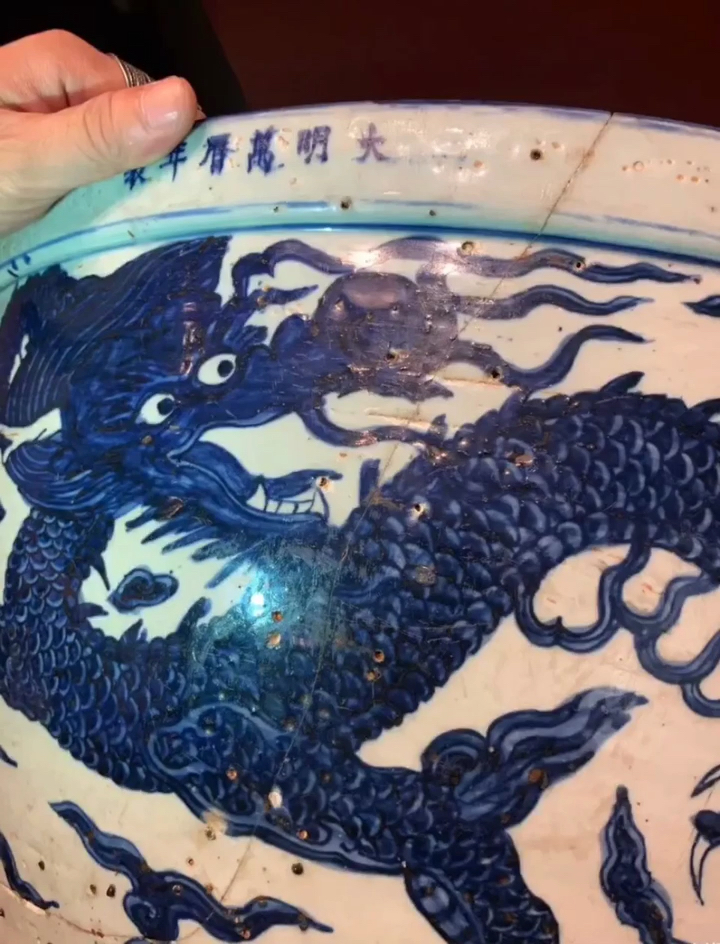 大明万历年制青花大龙缸