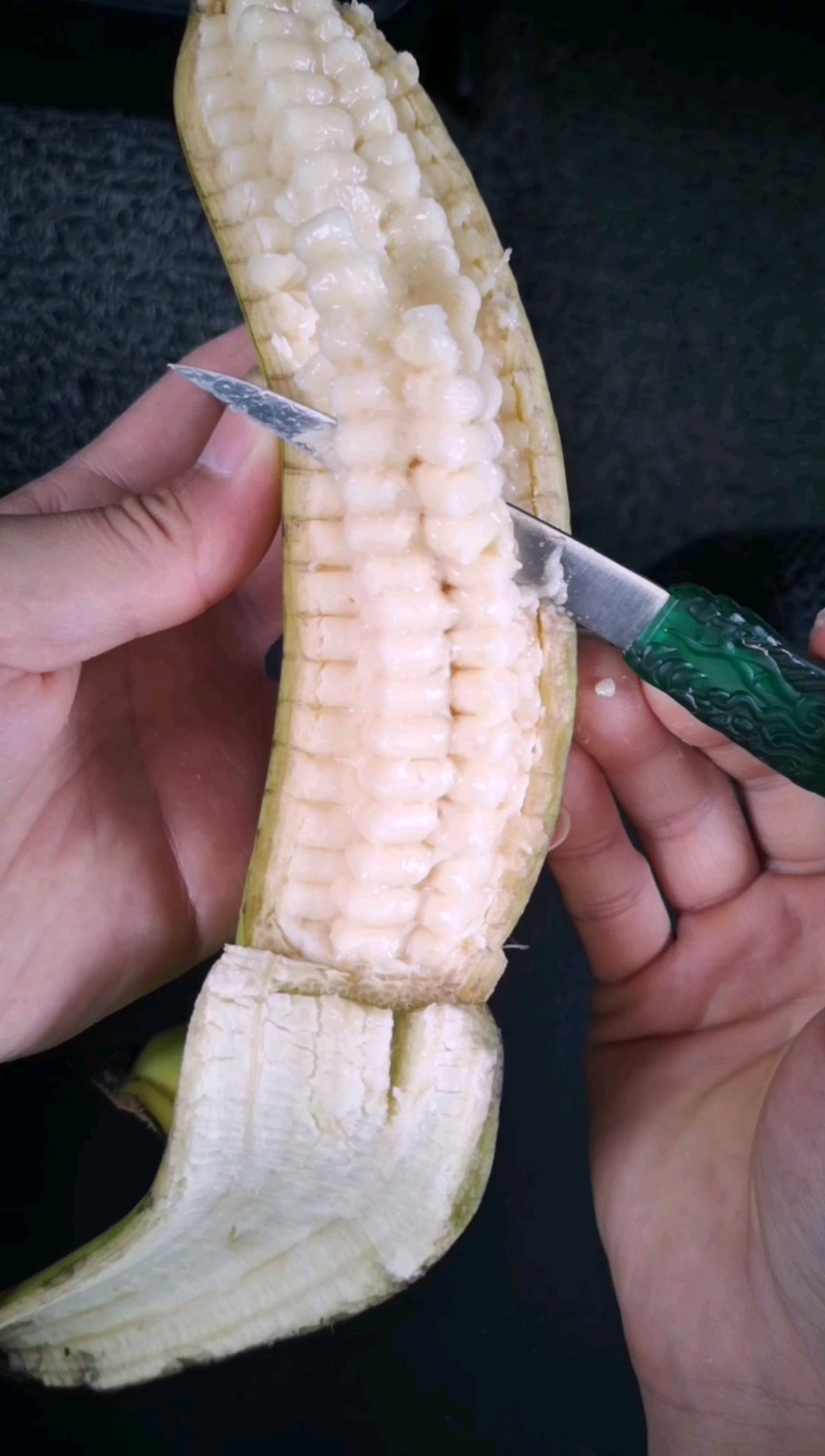 寻找最牛手艺人#挑战香蕉新切法,简单易学哦