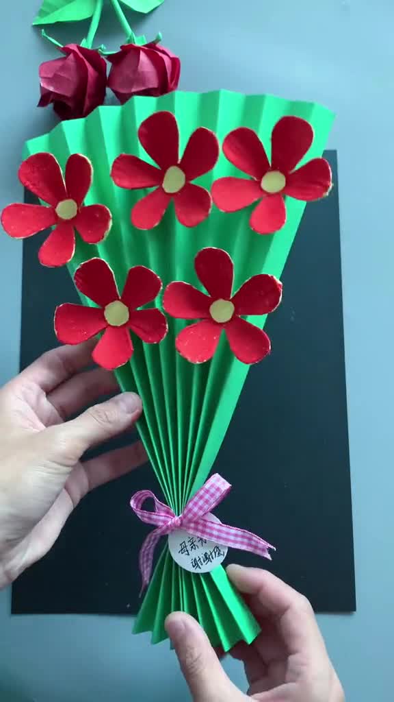 幼儿园手工用鸡蛋托做好看的母亲节花束