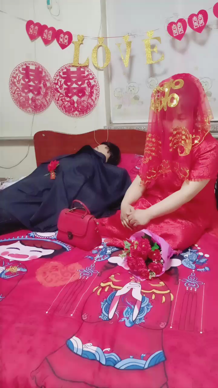 新婚之夜,新郎喝醉了倒头就睡,新娘子不愿意了.