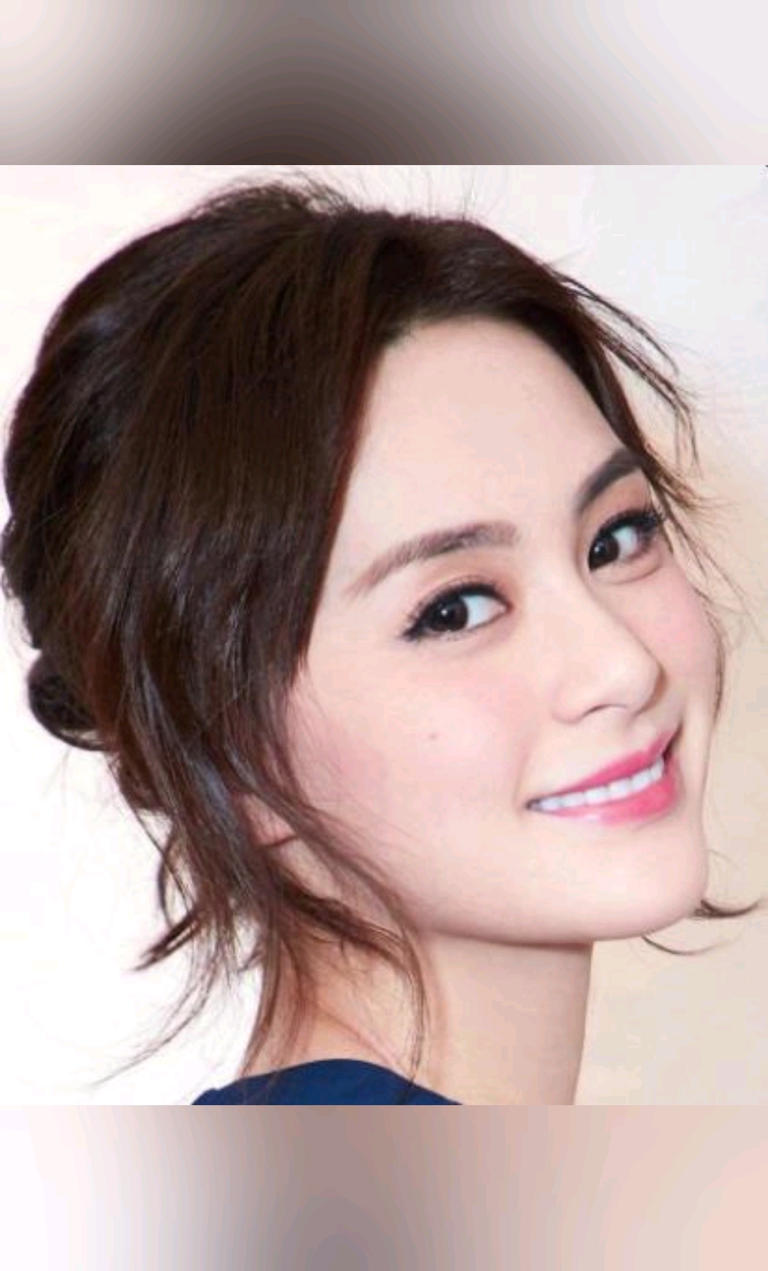 明星钟欣潼,香港娱乐圈歌手和演员,是具有实力的艺人