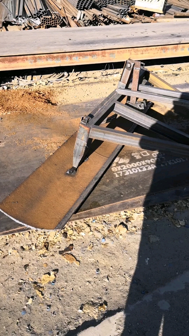 看看这个两条腿的水旱两用液压刮板,怎么样