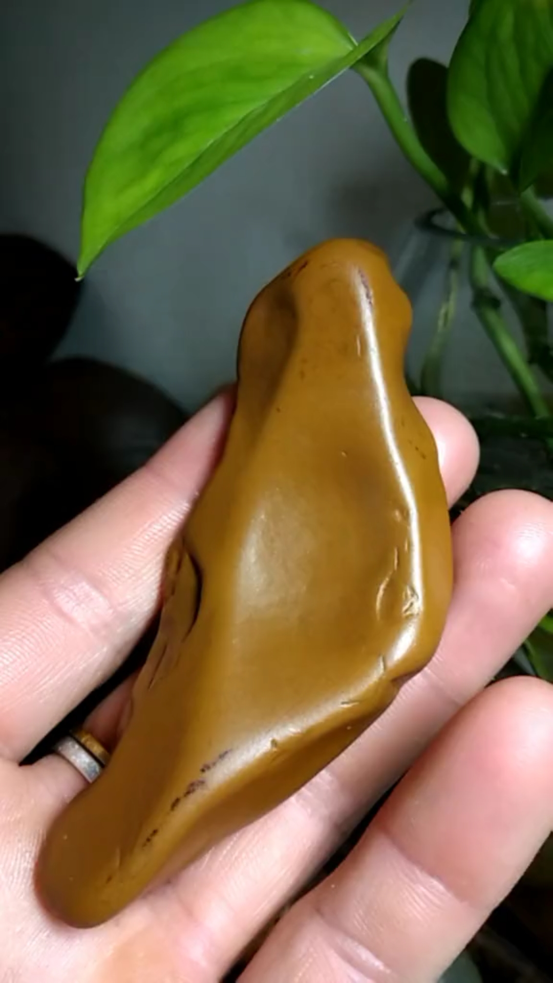 一把抓泥石手把件