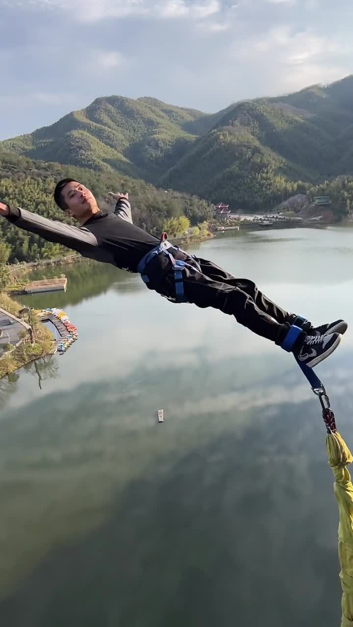 请勿模仿有的人曾经无话不说,最后,却无话可说……蹦极小贾-度小视