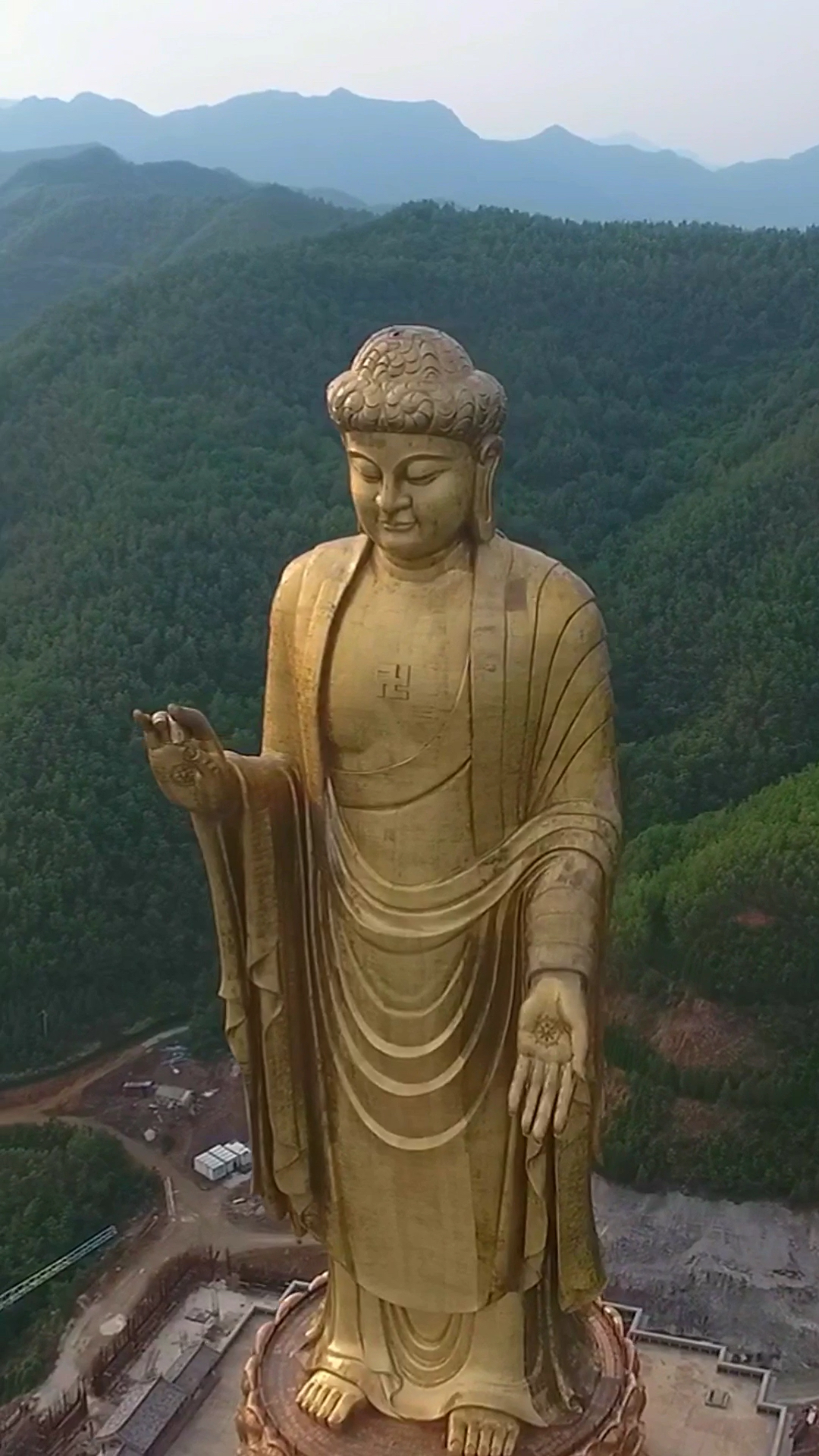 108斤黄金加3200百吨铜 制造而成世界最大佛像 河南中原大佛!