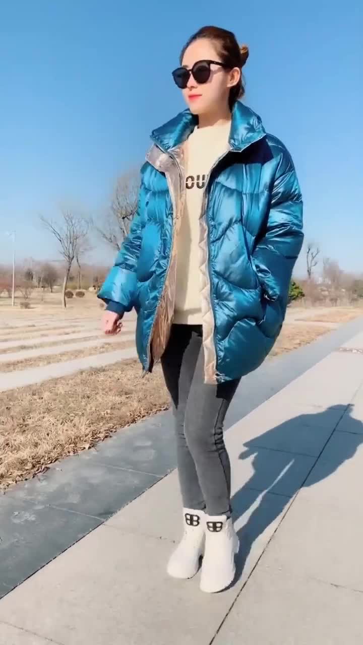 这个美女姐姐火了,身穿厚衣服摆拍,很气质好看!-度小视