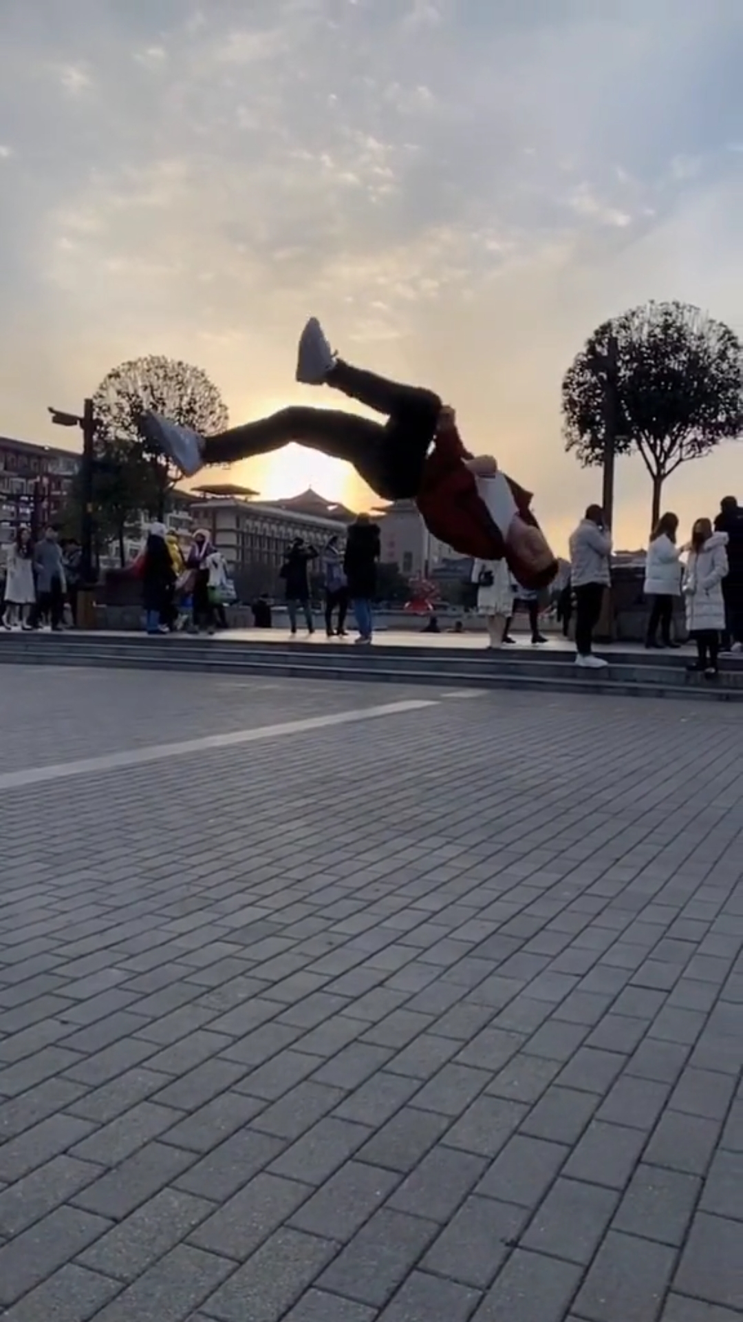 全民独门绝技咖#踢月转体慢镜头,这种唯美范,还是很可以的!