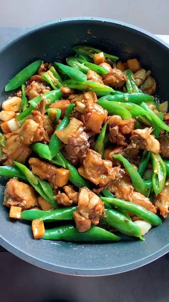 在家也能做比饭店还好吃的青椒炒鸡,太好吃了,又下饭