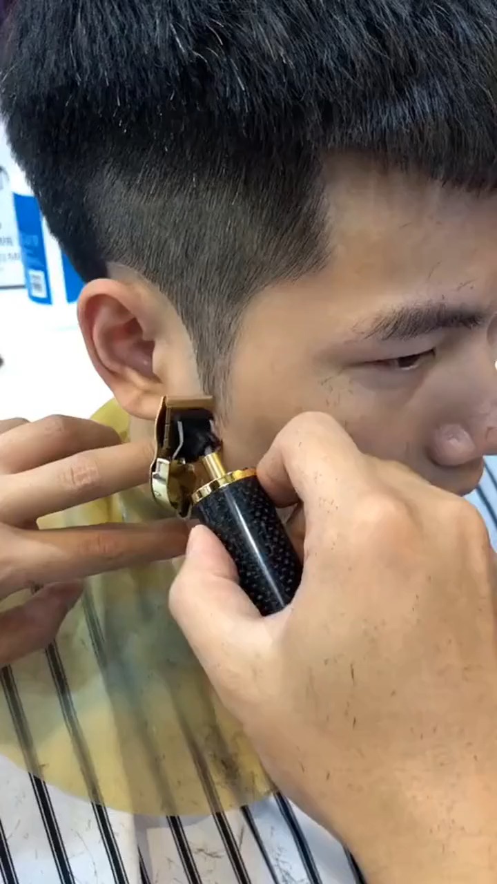 明星娱乐#鬓角这样修出来线条柔美,脸型立体,不知道你学会了吗?