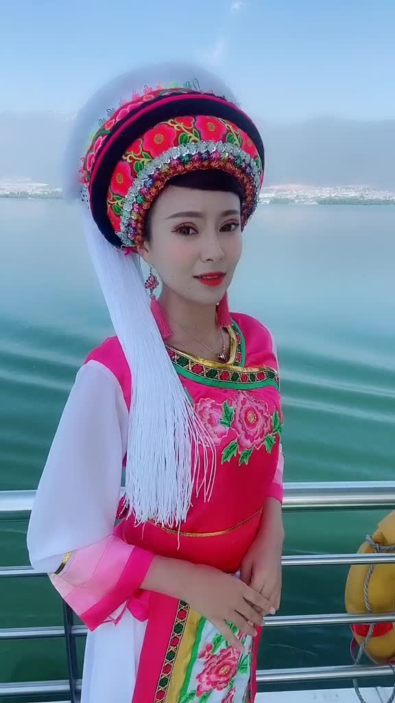 大理白族金花今天是唯美的画面!