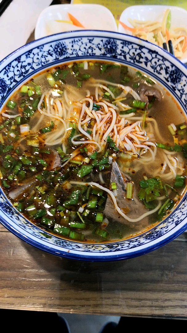 看我们内蒙古的大碗拉面!香!