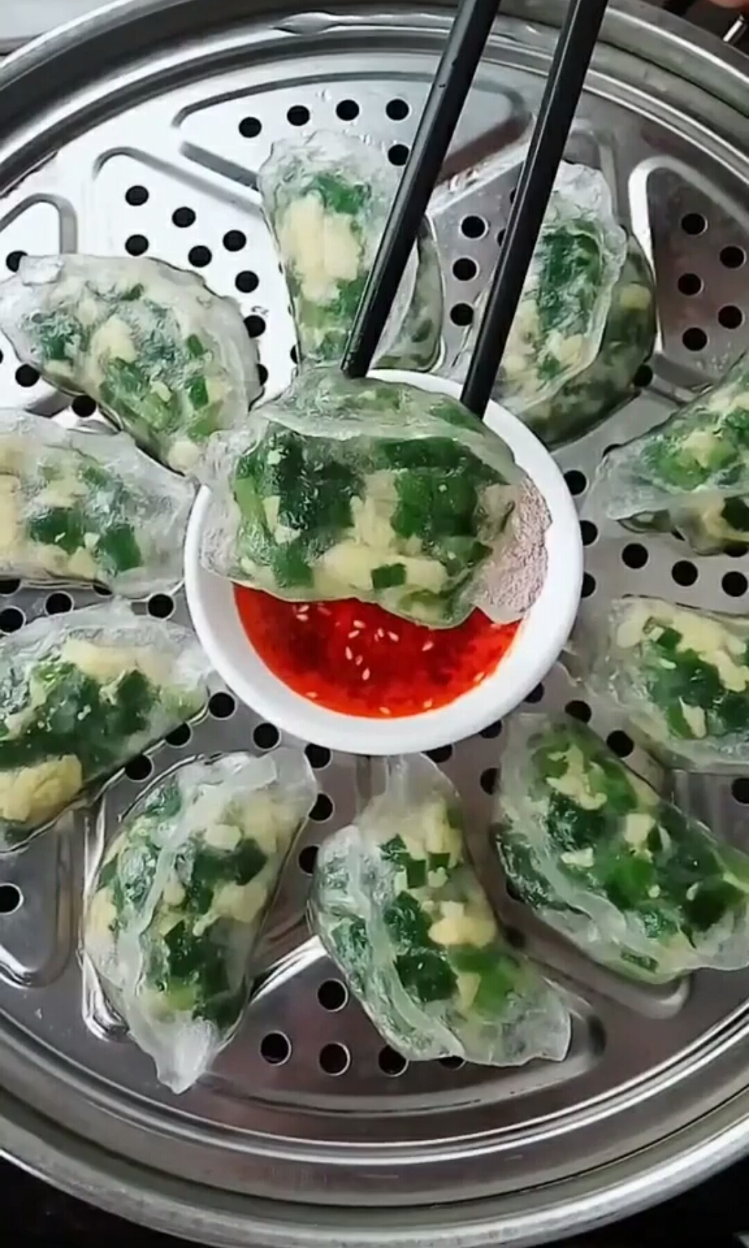 自制家庭美食#韭菜玻璃蒸饺好看又营养,春天最好的菜!