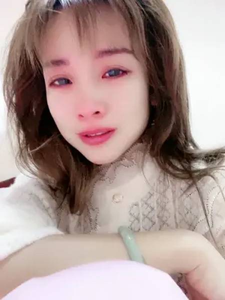 谁来告诉我怎么做我不想一辈子留下遗憾愧疚就在前