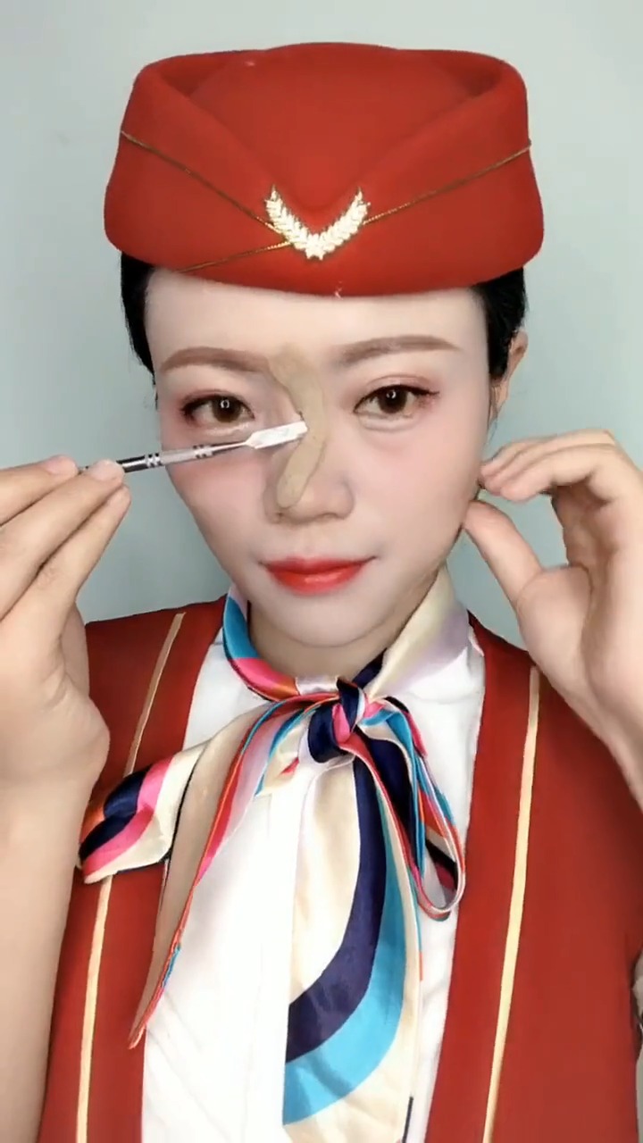 娱乐#这美女卸完妆瞬间变成大妈了,易容术真是厉害